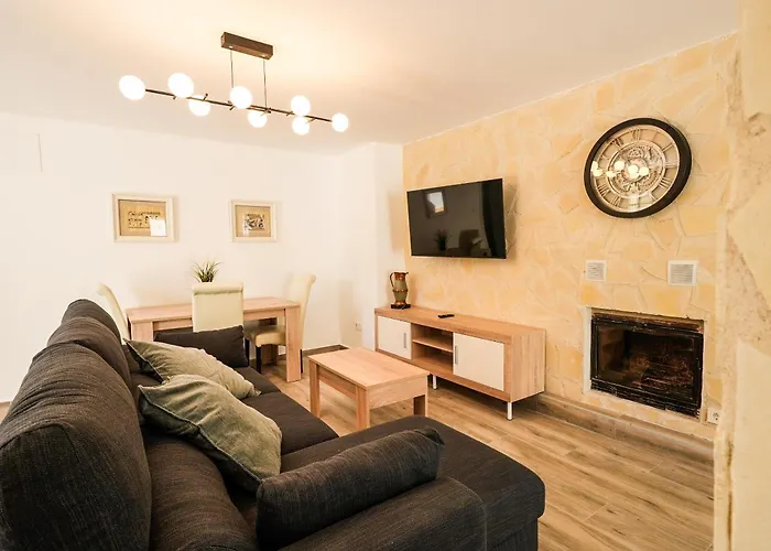 Casa Loma Con Terreno Privado Y Parking Compartido - A 800M De Playa Poniente