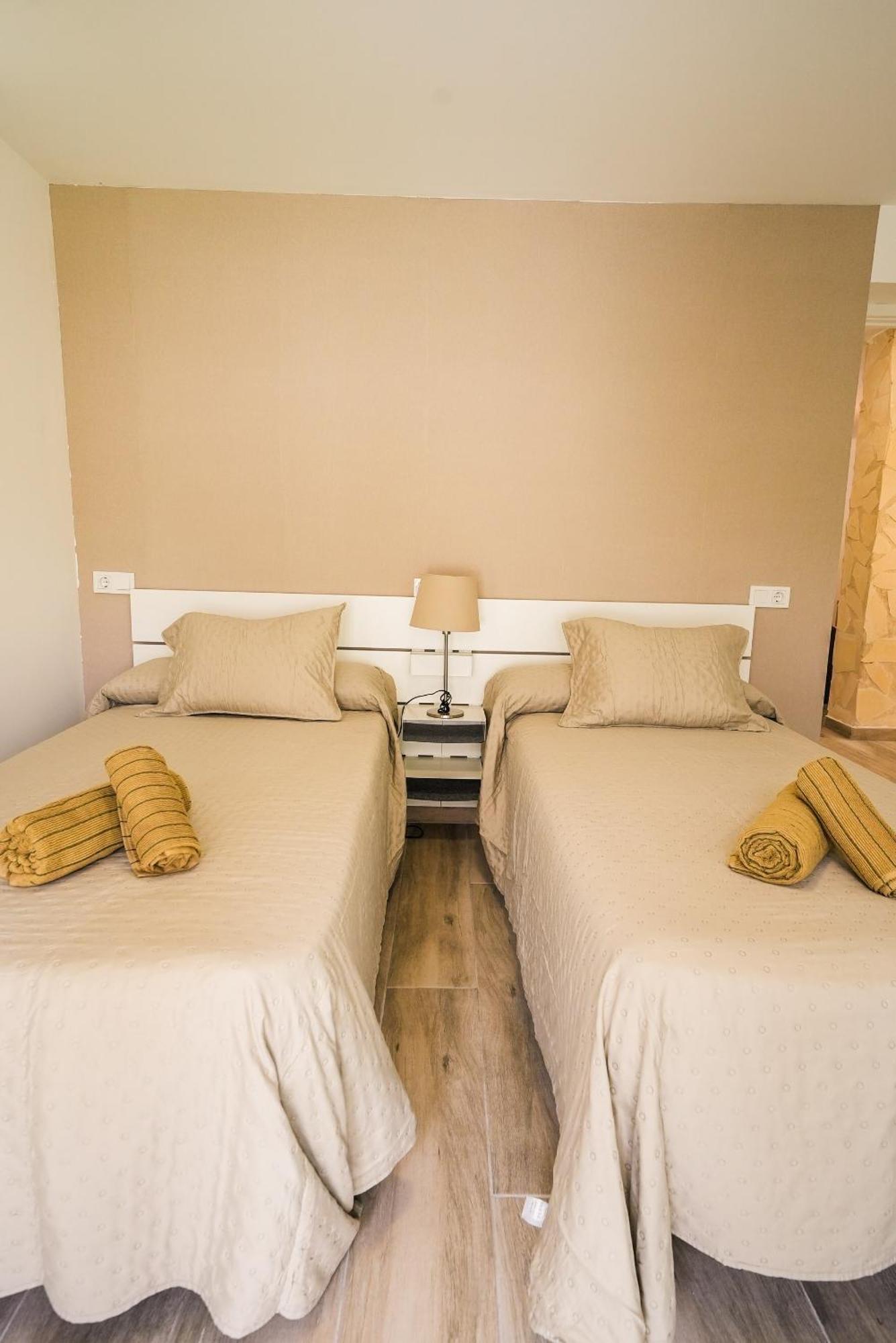 Casa Loma Con Terreno Privado Y Parking Compartido - A 800m De Playa Poniente Holiday home