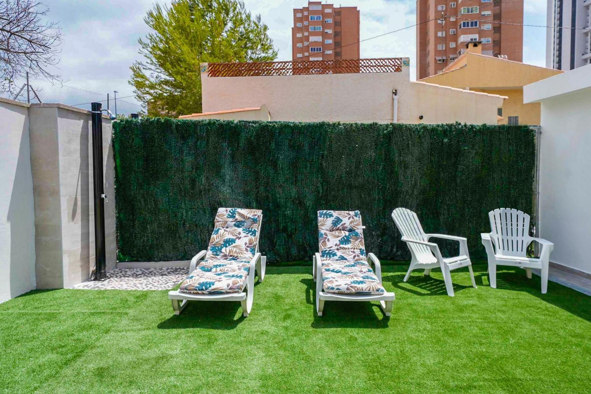 Casa Loma Con Terreno Privado Y Parking Compartido - A 800m De Playa Poniente *