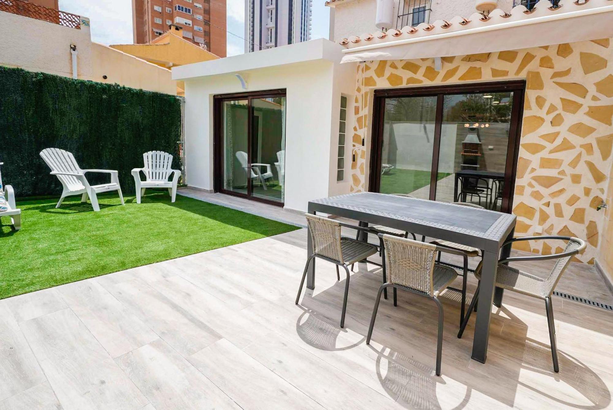 Casa Loma Con Terreno Privado Y Parking Compartido - A 800m De Playa Poniente *